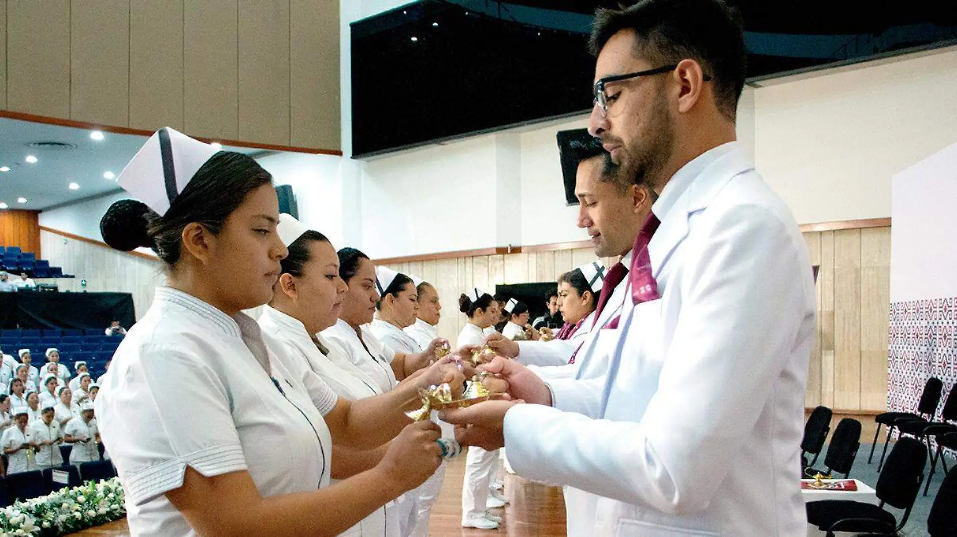 Graduación de enfermeras y enfemeros